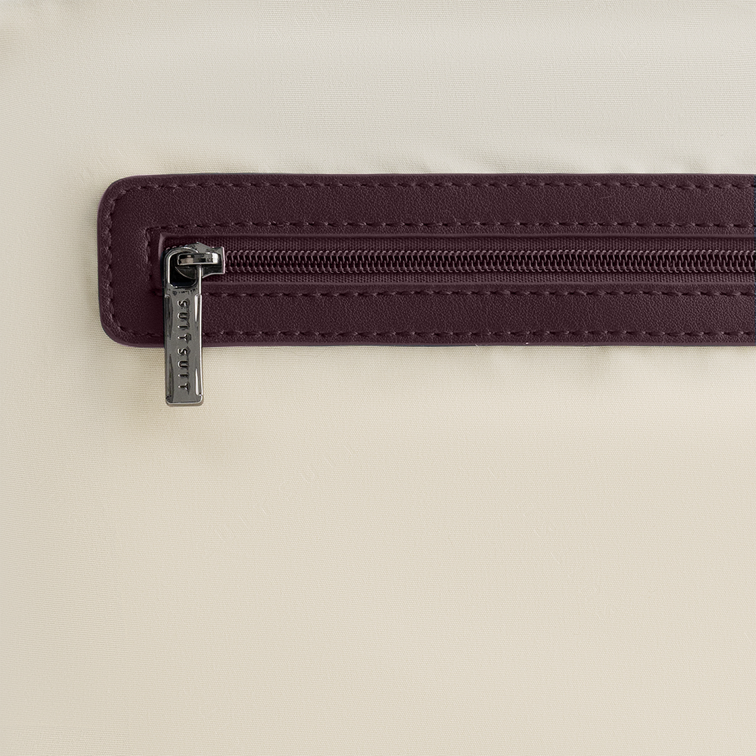 Mystique - Cherry Lacquer - Trousse de Toilette Et sac de maquillage