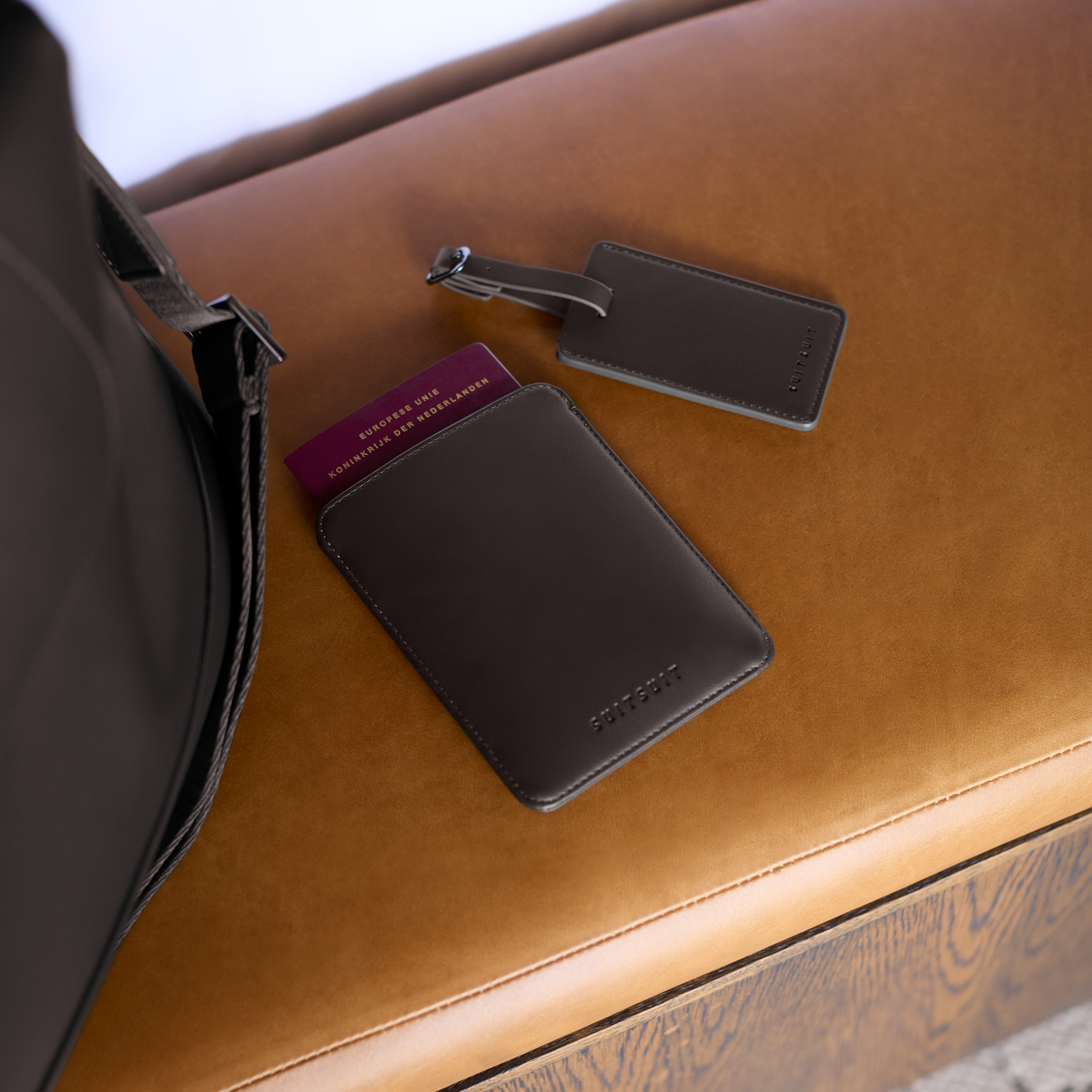Mystique - Ground Coffee - Sleeve de passeport & Étiquette de Bagage M