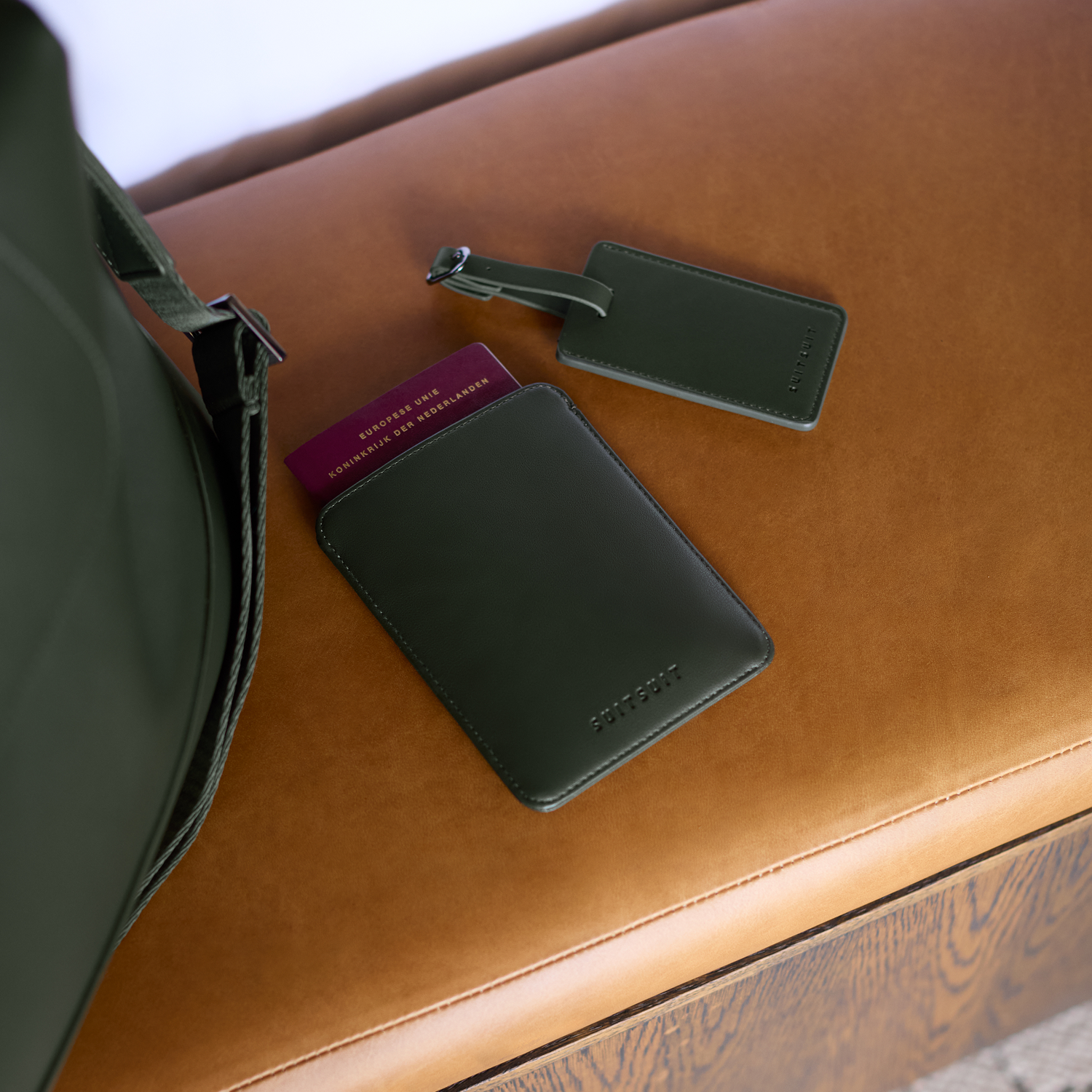 Mystique - Dark Olive - Sleeve de passeport & Étiquette de Bagage Moyen